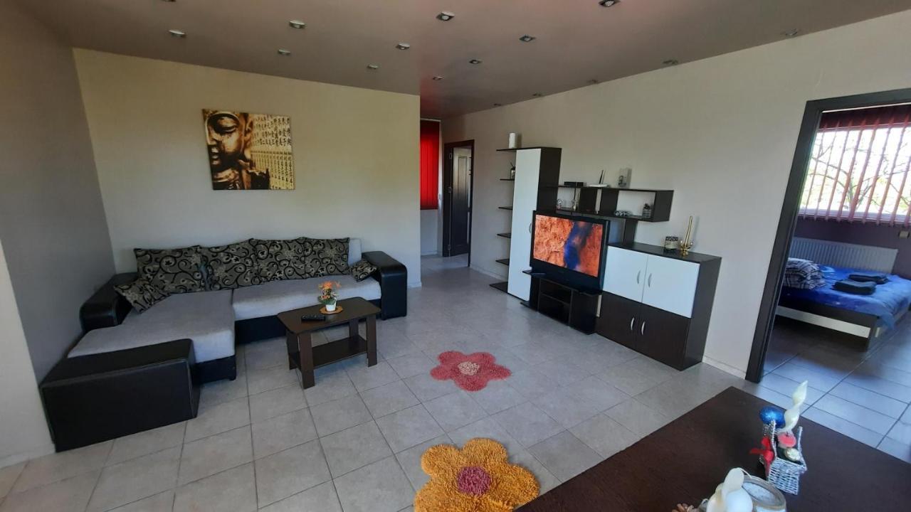 Spacious, Modern Condo In New Villa - Sleeps 6 Bükreş Dış mekan fotoğraf