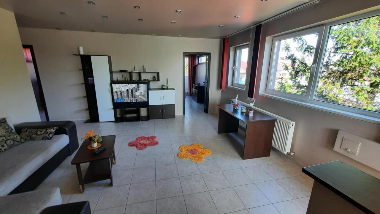 Spacious, Modern Condo In New Villa - Sleeps 6 Bükreş Dış mekan fotoğraf
