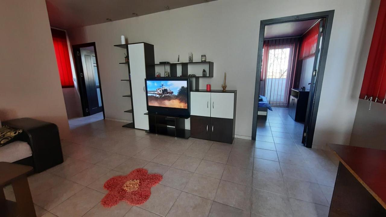 Spacious, Modern Condo In New Villa - Sleeps 6 Bükreş Dış mekan fotoğraf